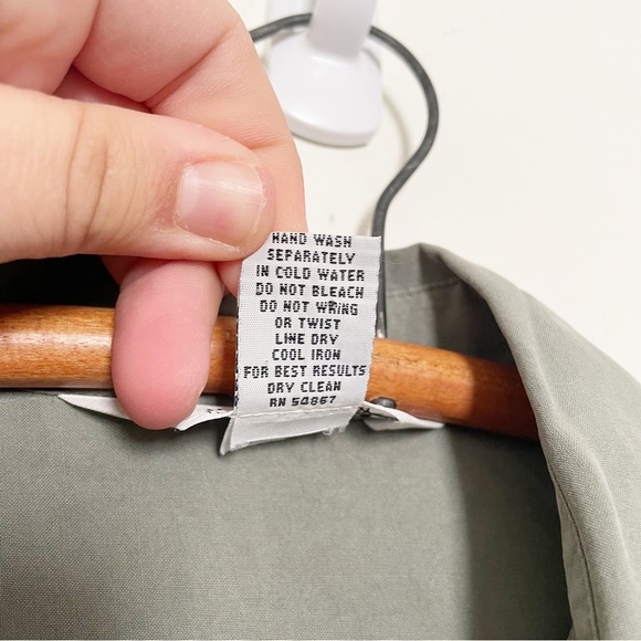 Vintage 90s Express 100% Silk Oversized Button Down Shirt Sage Green Size Small - Picture 3 of 8